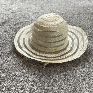 Greenbrier Sun Hat Womens One Size Paper Striped Staw Wide Brim Chin Strap Light